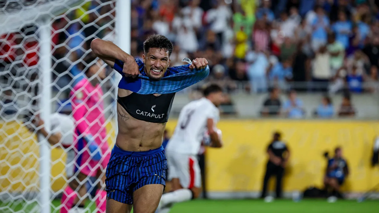 ليوناردو يكرر سيناريو السيتي ويهدد عرش نونيز في الهلال بشكل مفاجئ